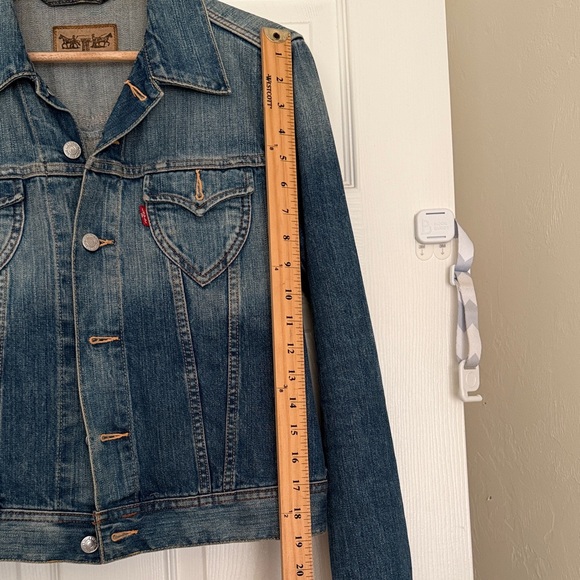 Levi's Women's Classic Blue Jean Jacket - Picture 9 of 9